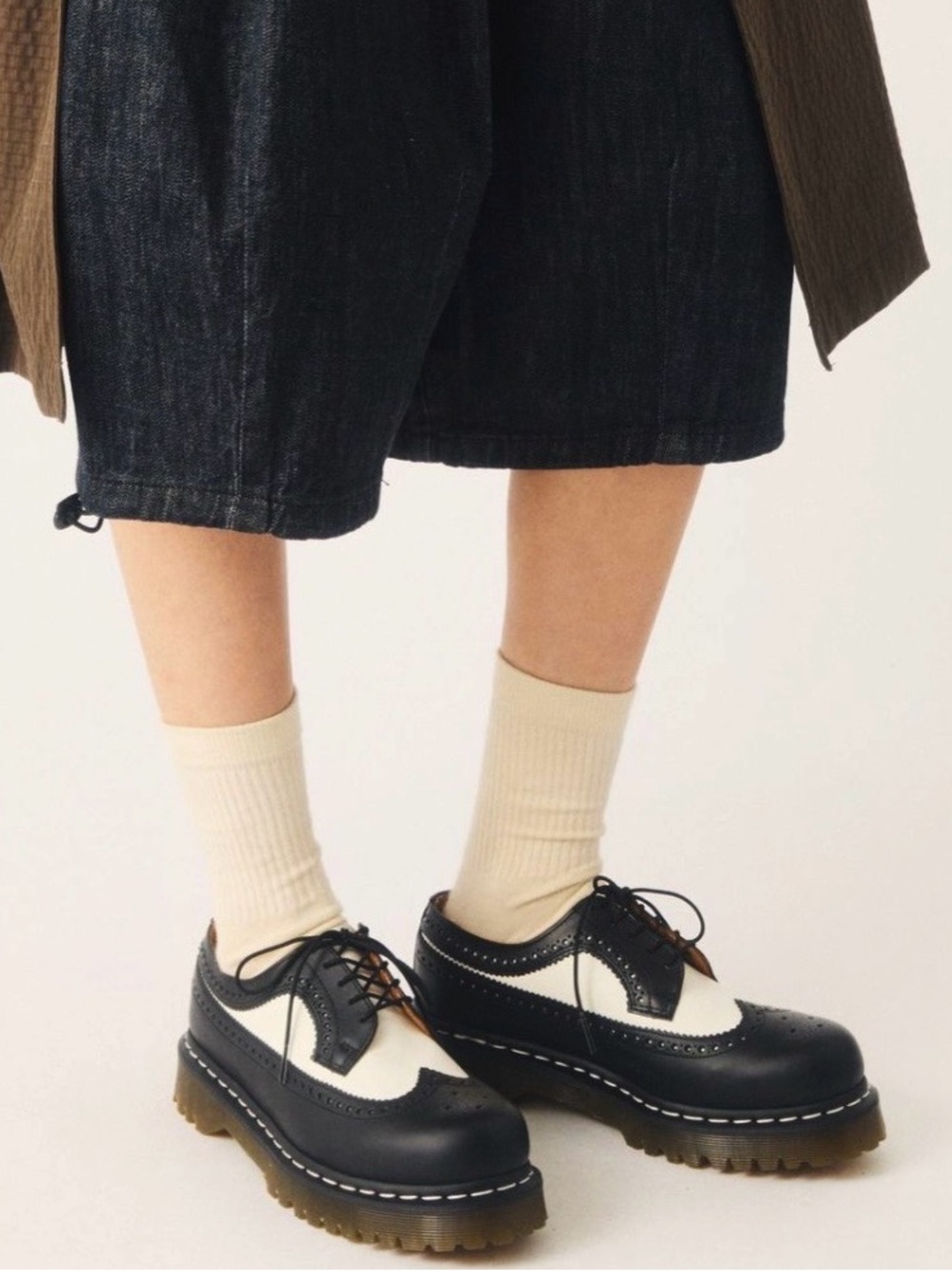 {Dr. Martens} 3989 Bex Smooth Leather Brogue Shoes
